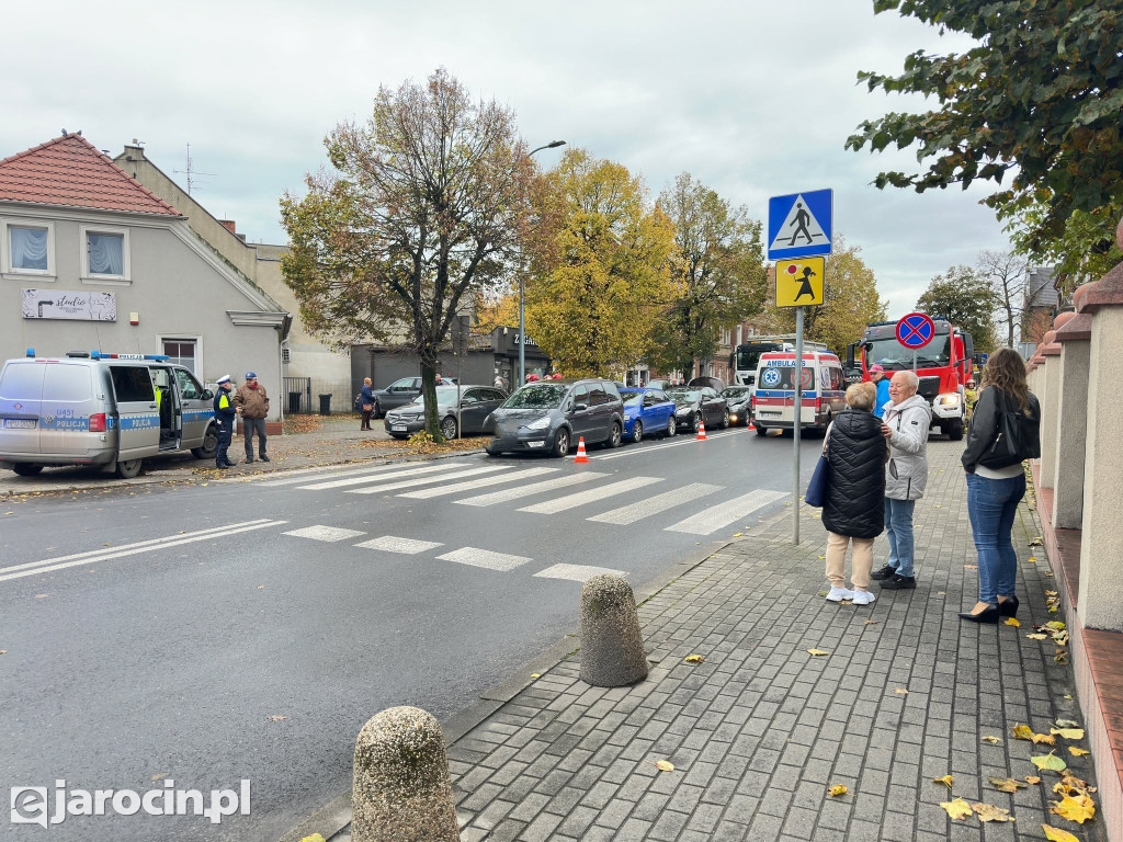Pięć aut osobowych i ciężarówka zderzyły się w centrum Jarocina
