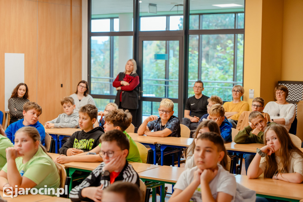 Pisarz i podróżnik Łukasz Wierzbicki spotkał się z uczniami w Jarocinie
