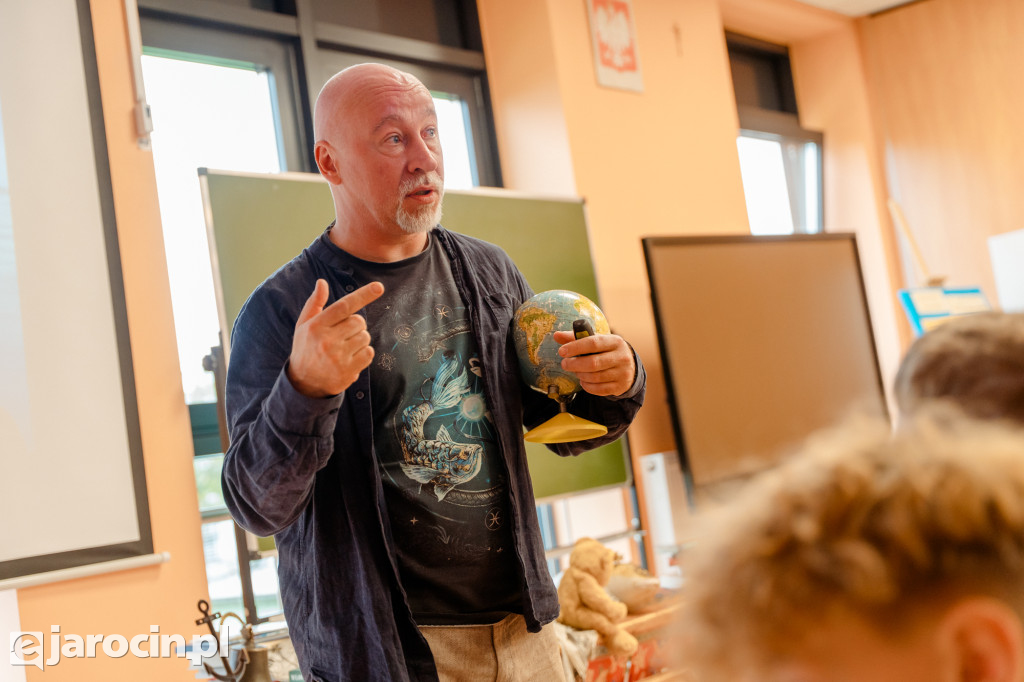 Pisarz i podróżnik Łukasz Wierzbicki spotkał się z uczniami w Jarocinie
