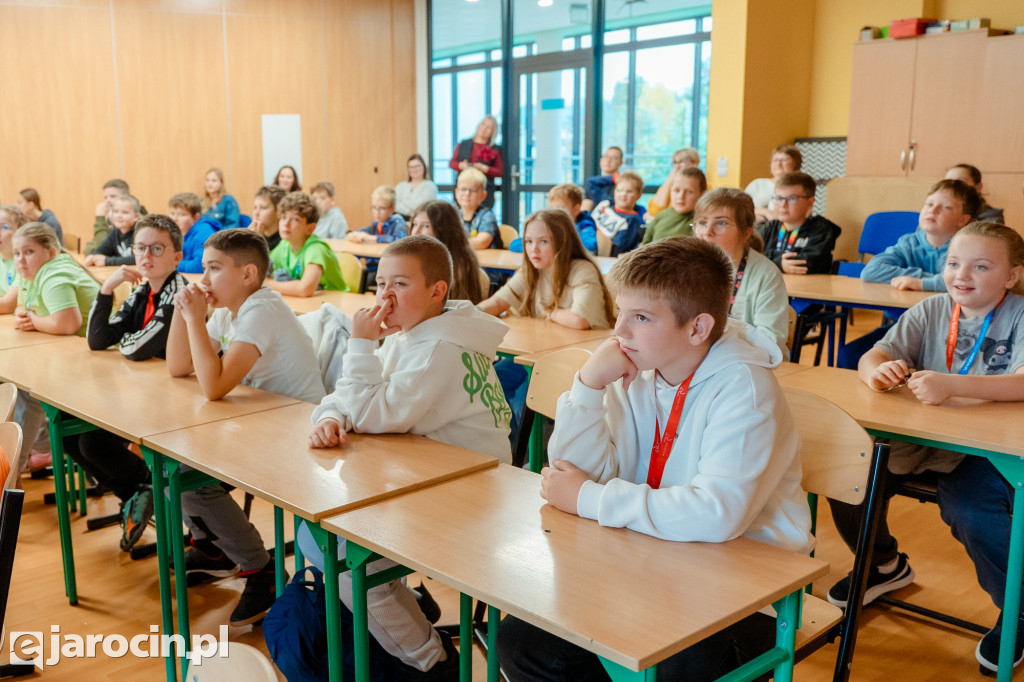 Pisarz i podróżnik Łukasz Wierzbicki spotkał się z uczniami w Jarocinie