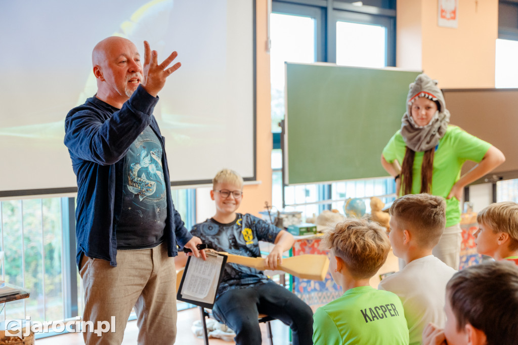 Pisarz i podróżnik Łukasz Wierzbicki spotkał się z uczniami w Jarocinie