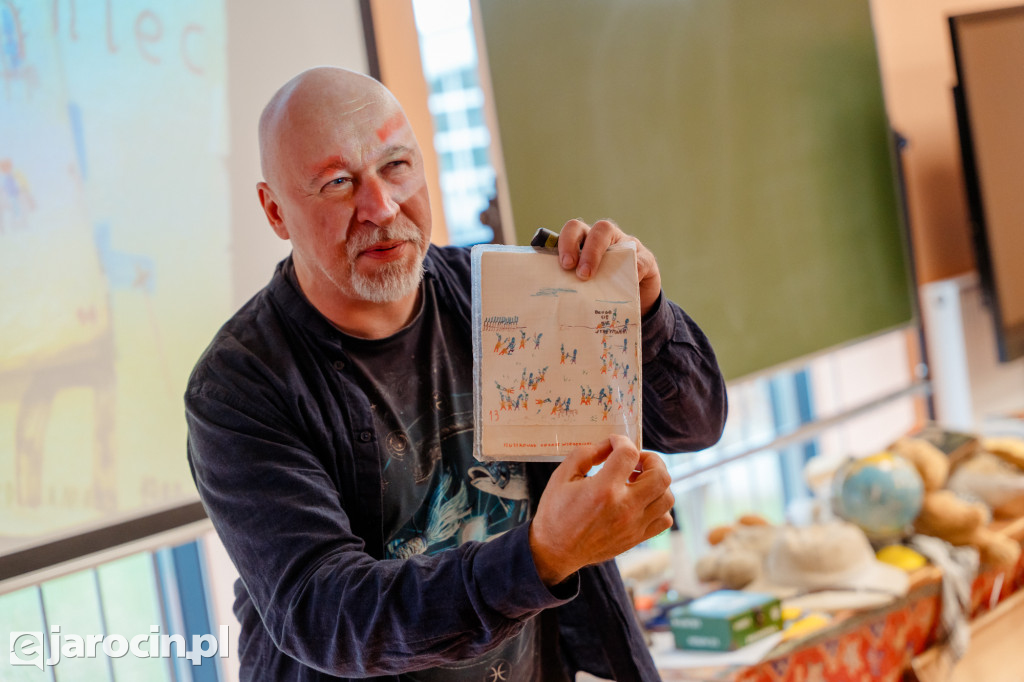 Pisarz i podróżnik Łukasz Wierzbicki spotkał się z uczniami w Jarocinie