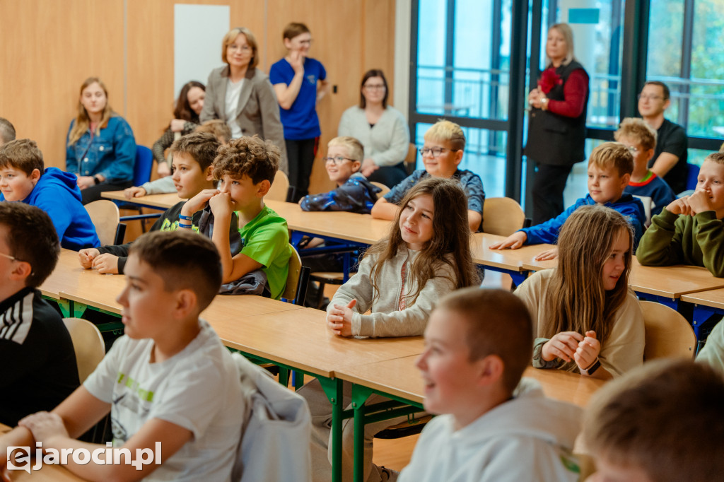 Pisarz i podróżnik Łukasz Wierzbicki spotkał się z uczniami w Jarocinie