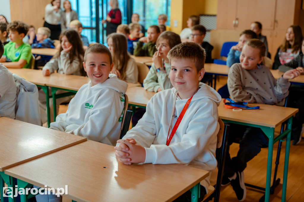 Pisarz i podróżnik Łukasz Wierzbicki spotkał się z uczniami w Jarocinie