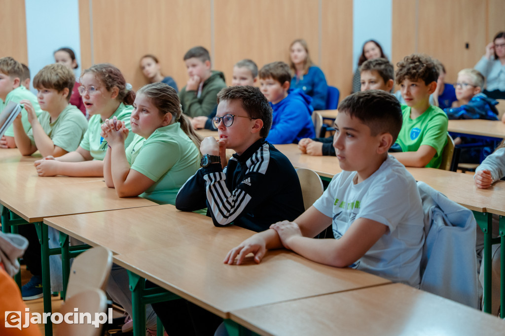 Pisarz i podróżnik Łukasz Wierzbicki spotkał się z uczniami w Jarocinie