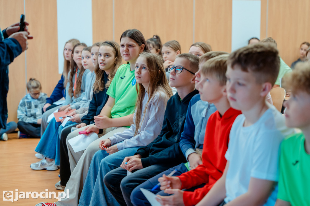 Pisarz i podróżnik Łukasz Wierzbicki spotkał się z uczniami w Jarocinie