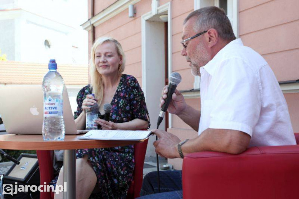 Tropikalny raj dla czytelników przy Gołębiej