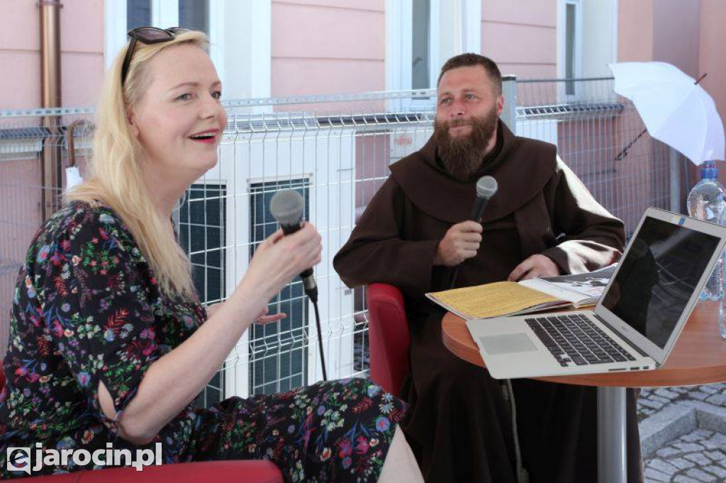 Tropikalny raj dla czytelników przy Gołębiej