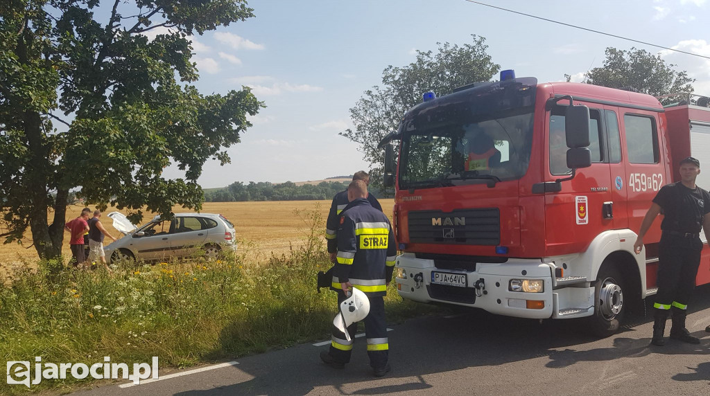 Dachowanie samochodu w Śmiełowie