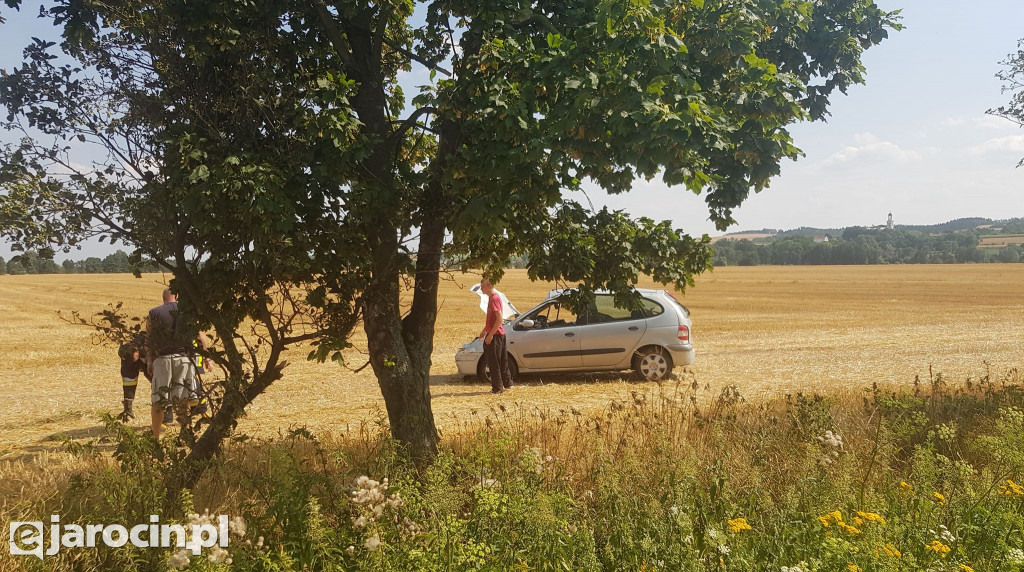 Dachowanie samochodu w Śmiełowie
