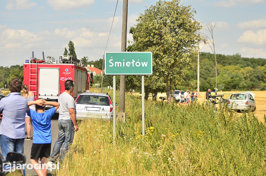Dachowanie samochodu w Śmiełowie
