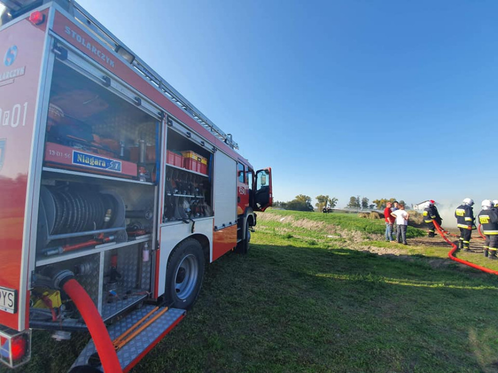 Pożar balotów siana w Łobzie