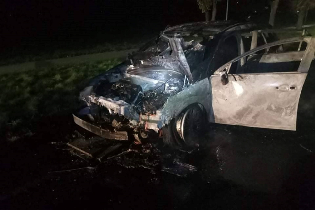 Pożar samochodu na drodze