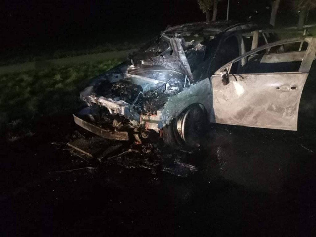 Pożar samochodu na drodze
