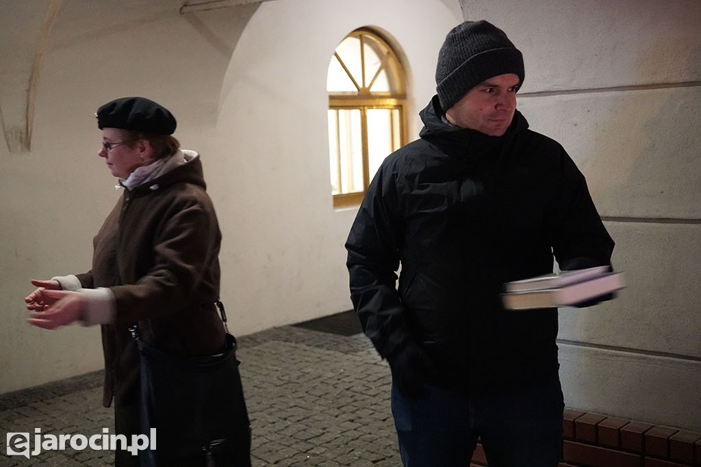 Podaj... książkę