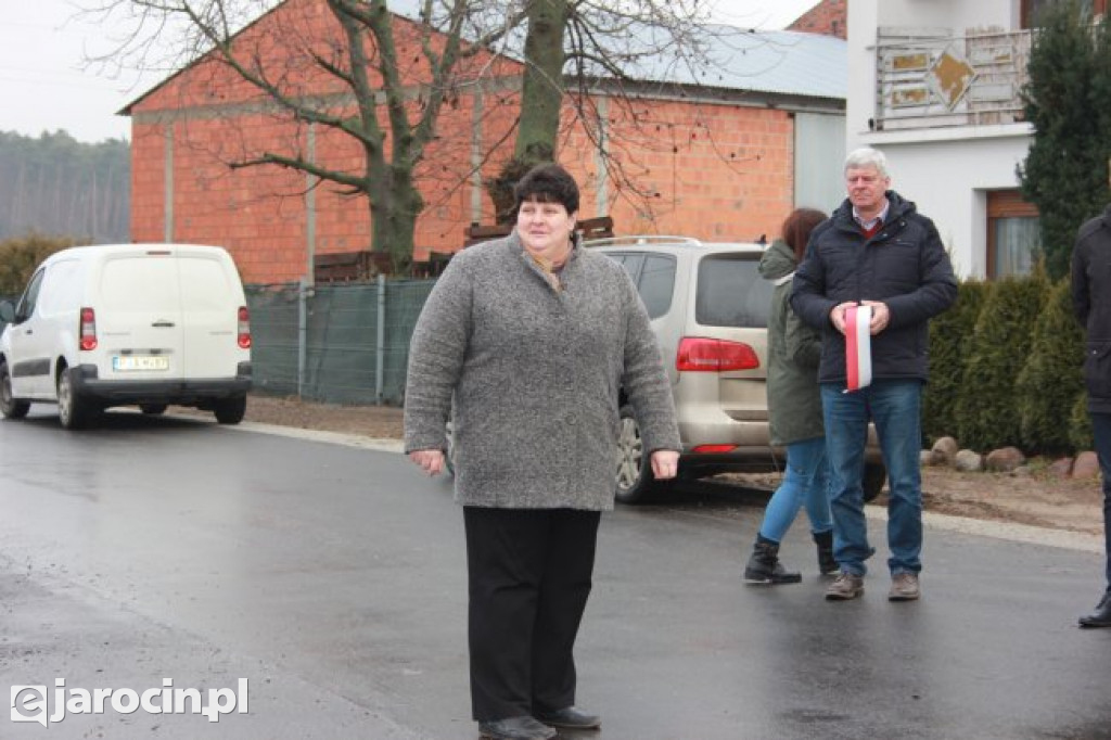 Dwie nowe drogi w Chrzanie - gmina Żerków
