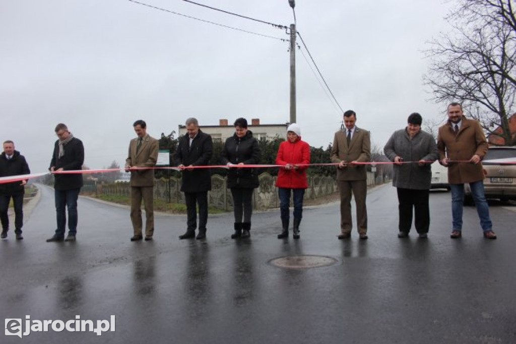Dwie nowe drogi w Chrzanie - gmina Żerków