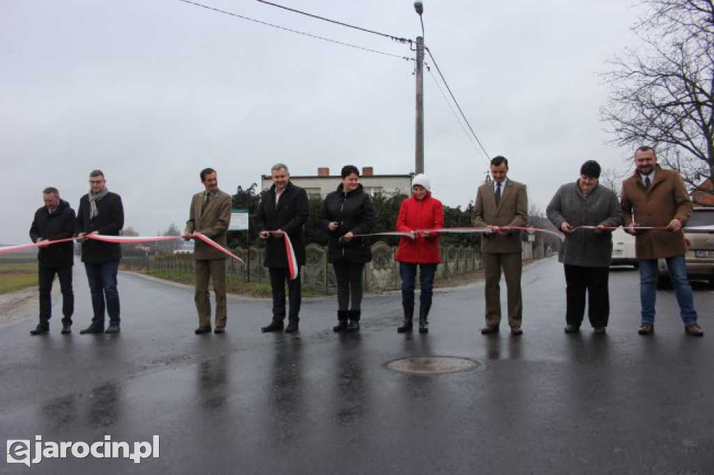 Dwie nowe drogi w Chrzanie - gmina Żerków