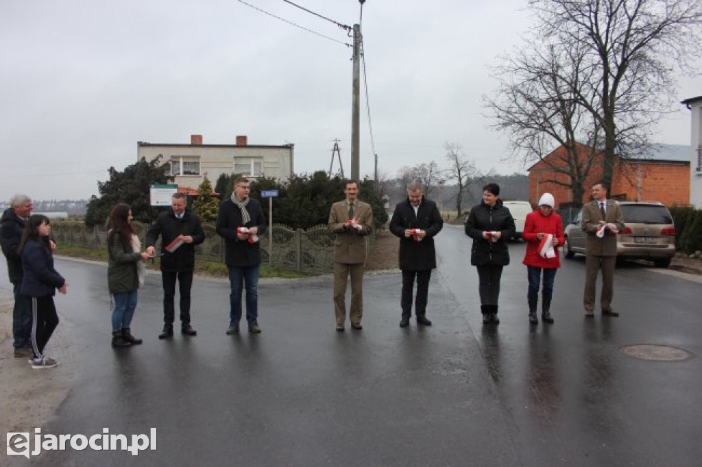 Dwie nowe drogi w Chrzanie - gmina Żerków