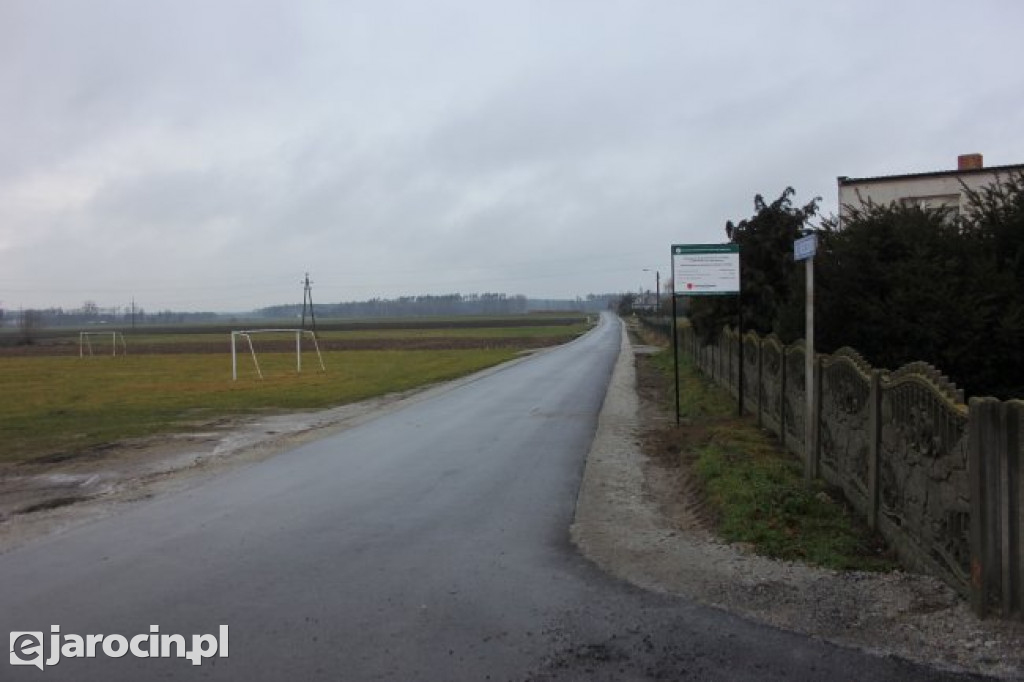Dwie nowe drogi w Chrzanie - gmina Żerków