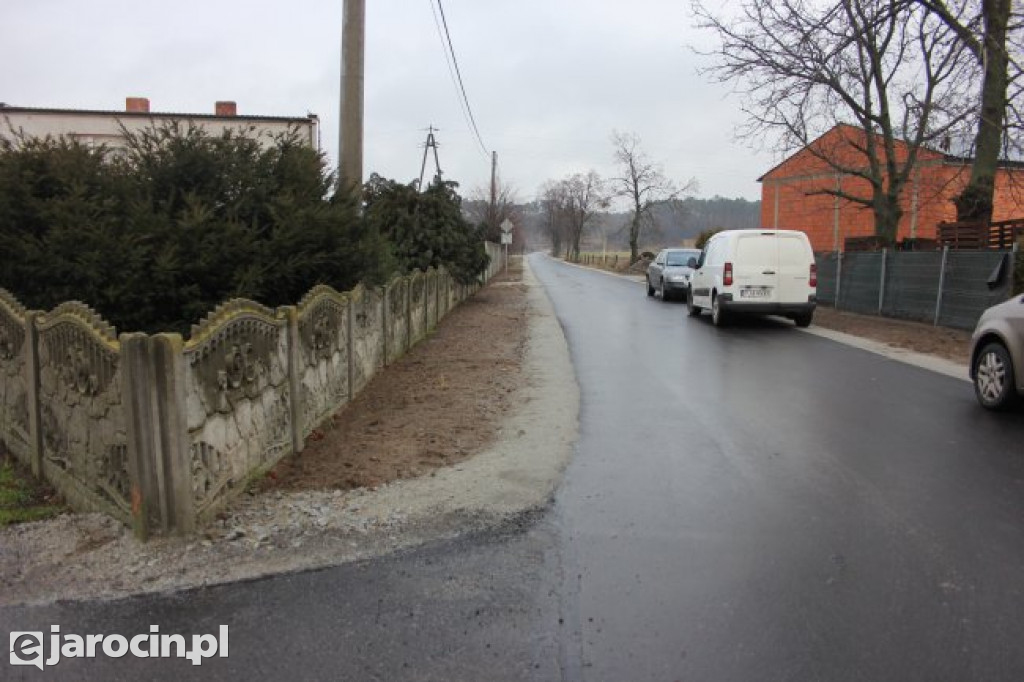Dwie nowe drogi w Chrzanie - gmina Żerków