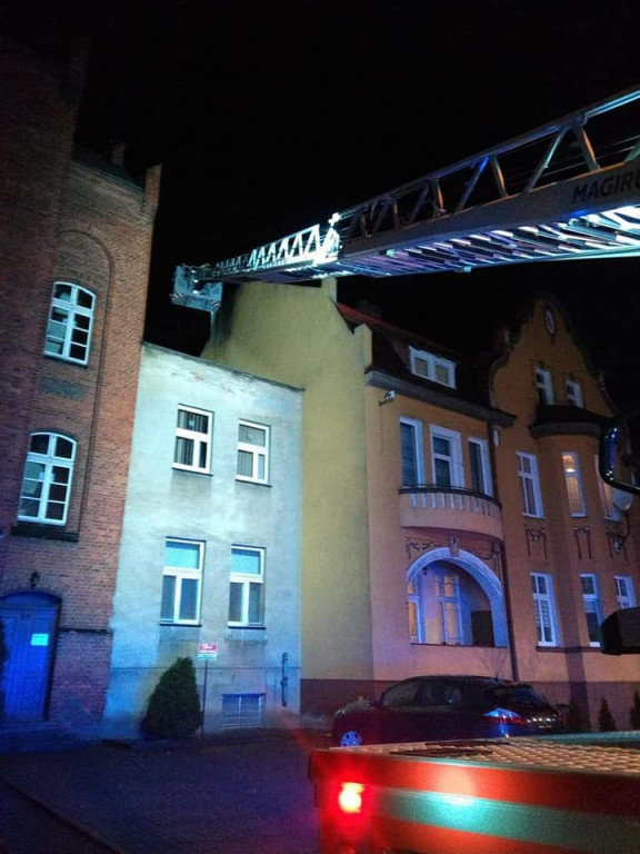 Ogień w kominie w centrum Jarocina