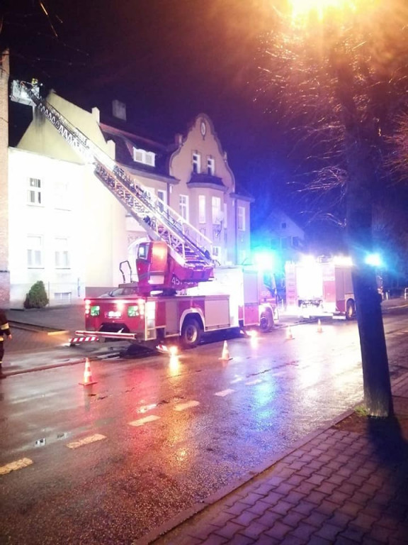 Ogień w kominie w centrum Jarocina
