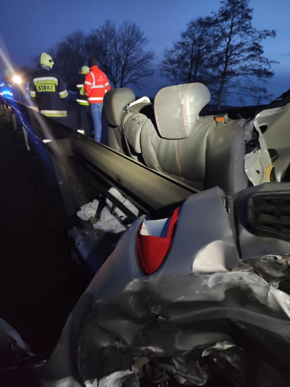 Wypadek z udziałem trzech samochodów na dk. 
