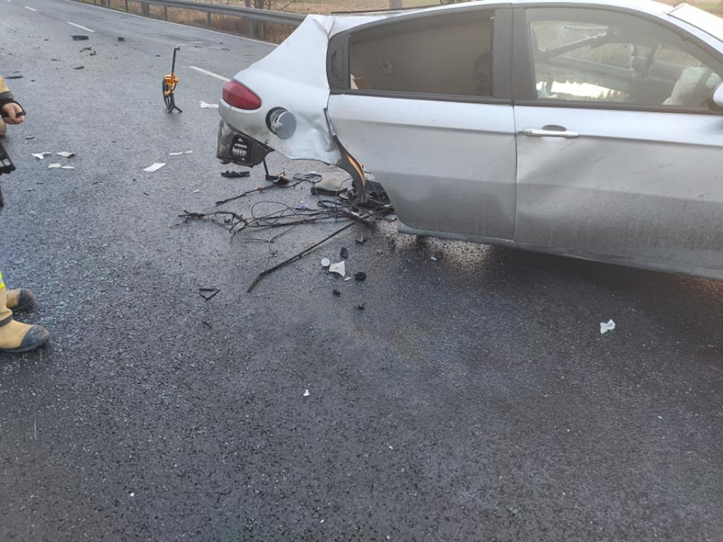 Wypadek z udziałem trzech samochodów na dk. 