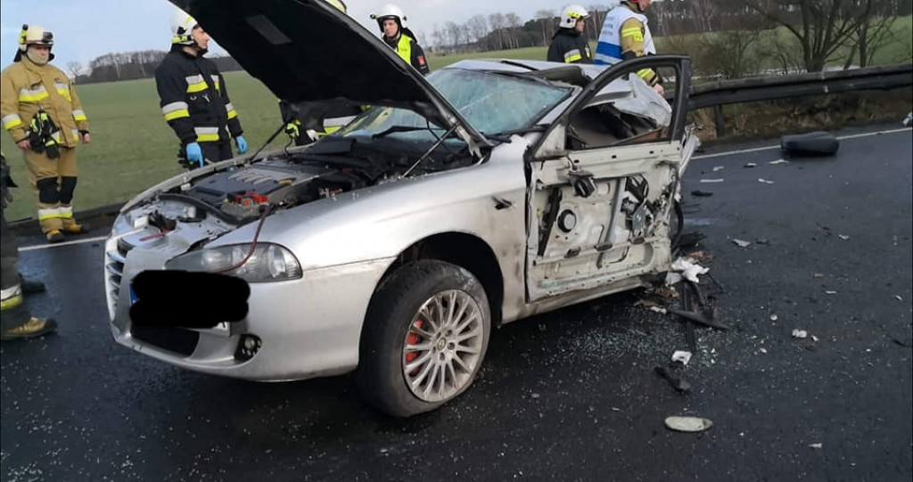 Wypadek z udziałem trzech samochodów na dk. 