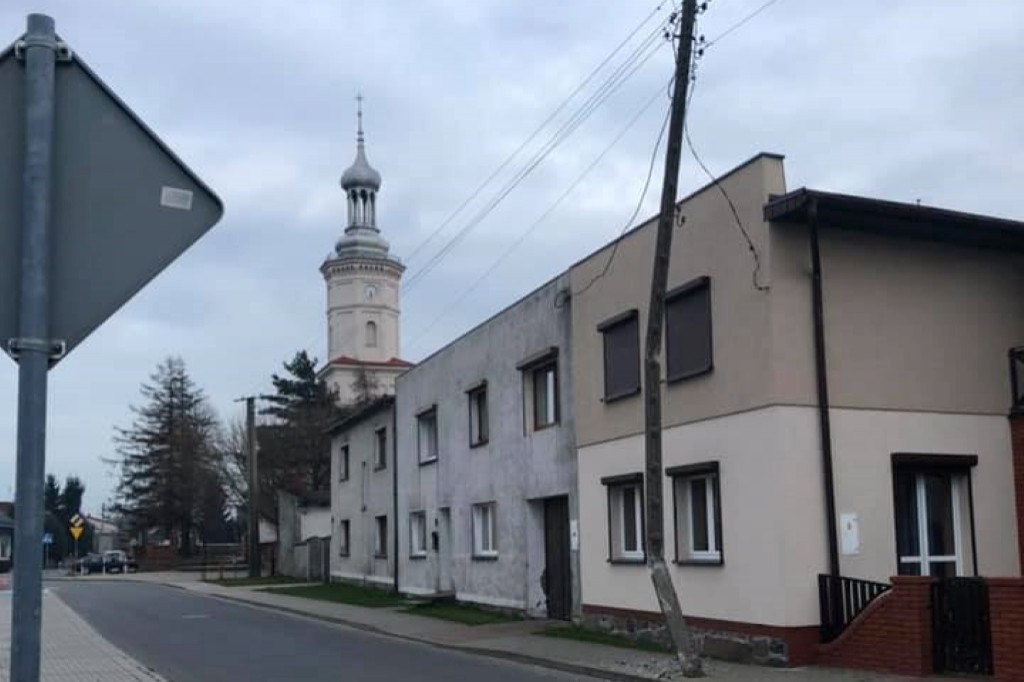Potarzyca. Tir uderzył w słup energetyczny