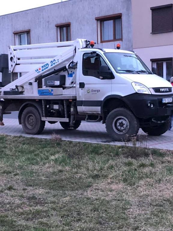 Potarzyca. Tir uderzył w słup energetyczny