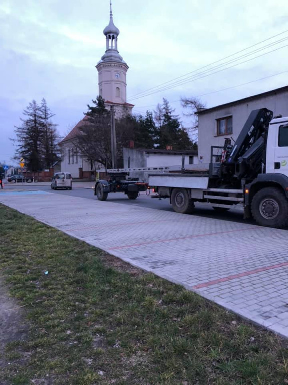 Potarzyca. Tir uderzył w słup energetyczny
