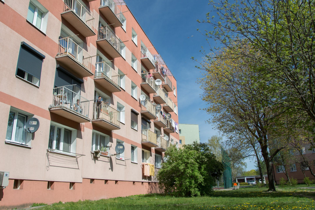 Koncert na balkonie jednego z bloków w Jarocinie