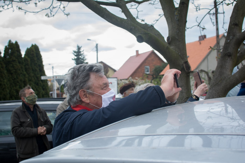 Koncert na balkonie jednego z bloków w Jarocinie