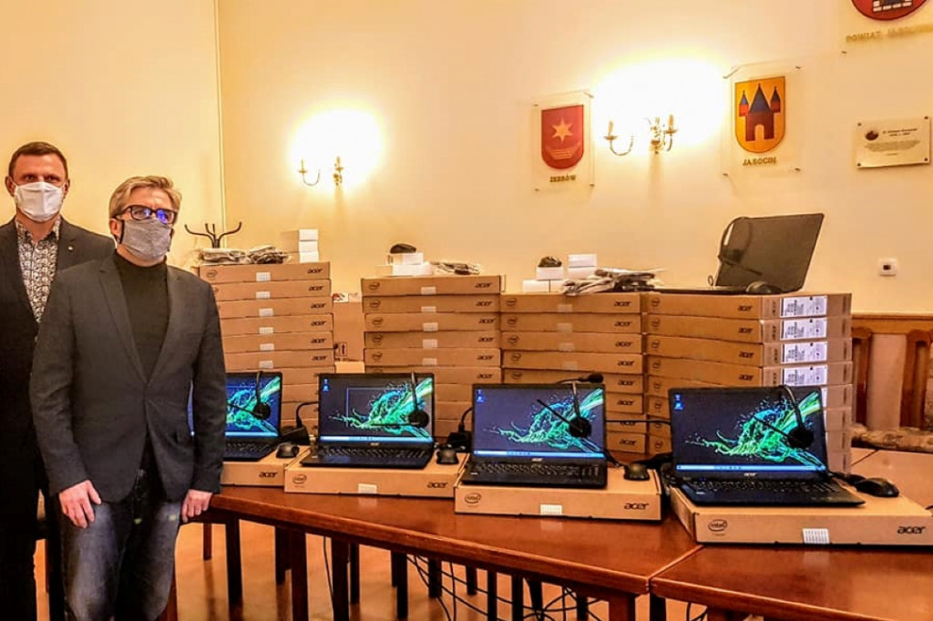 Laptopy dla uczniów szkół powiatowych