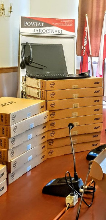 Laptopy dla uczniów szkół powiatowych