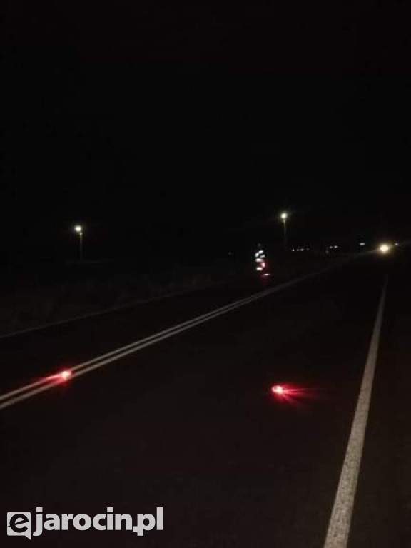 Rowerzystka na poboczu dk. 11 w Witaszycach