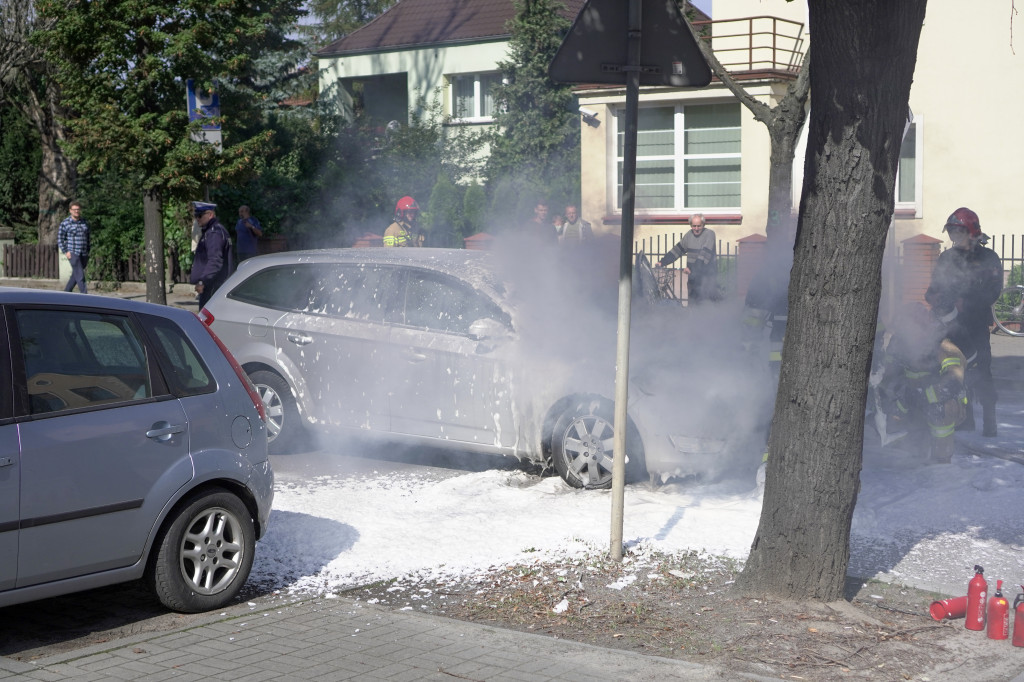 Pożar samochodu na al. Niepodległości w Jarocinie
