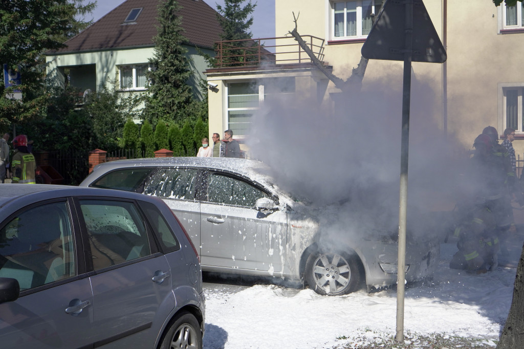 Pożar samochodu na al. Niepodległości w Jarocinie