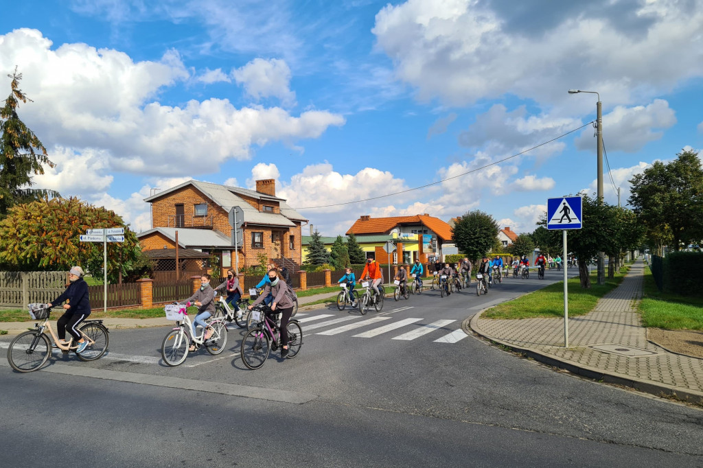 136 osób i 14 km na rowerach