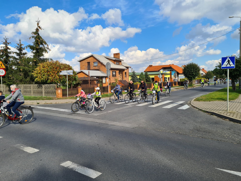 136 osób i 14 km na rowerach