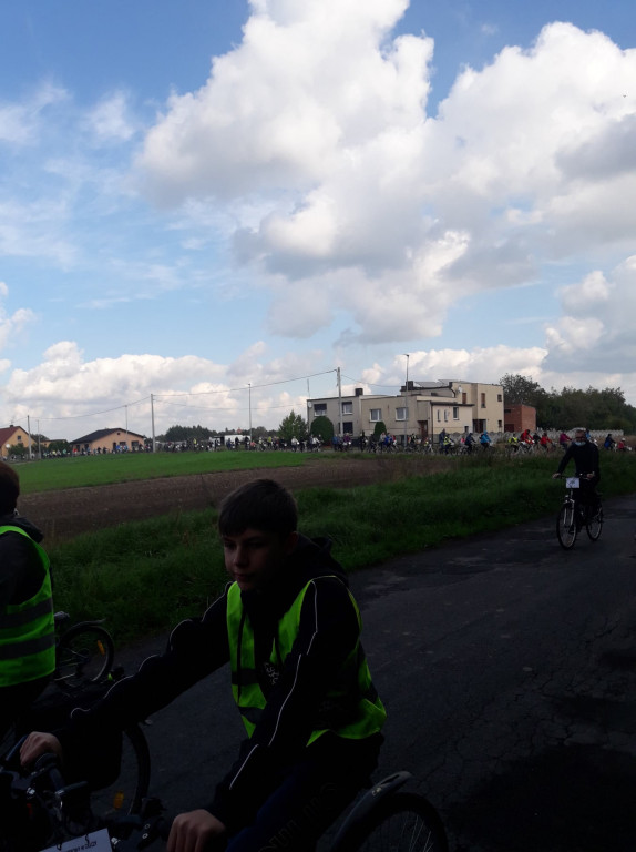 136 osób i 14 km na rowerach