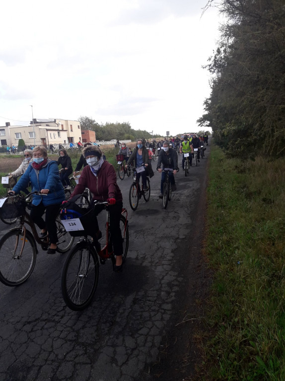 136 osób i 14 km na rowerach