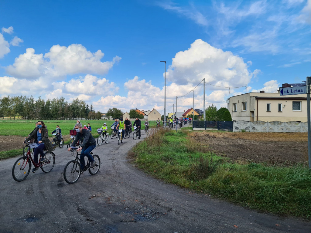 136 osób i 14 km na rowerach