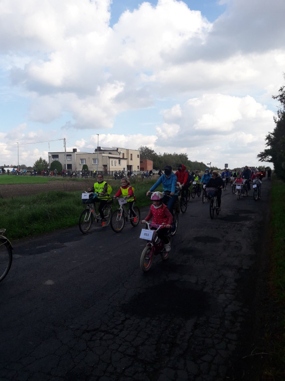 136 osób i 14 km na rowerach