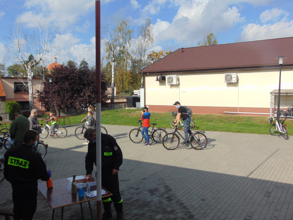 136 osób i 14 km na rowerach