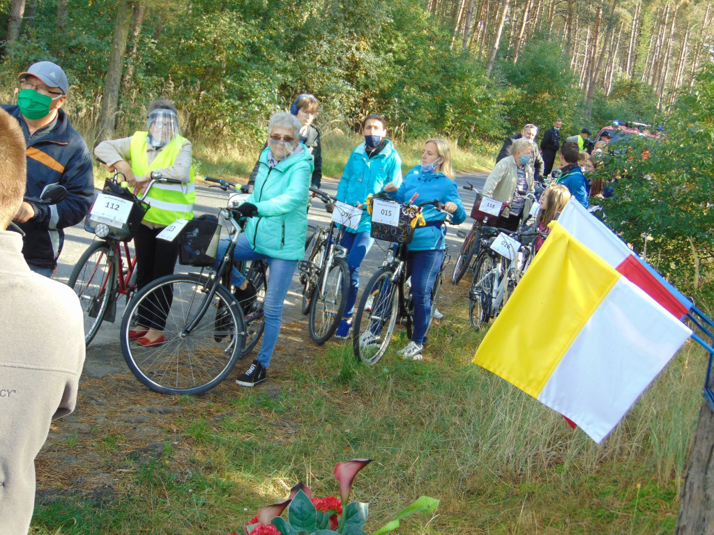 136 osób i 14 km na rowerach