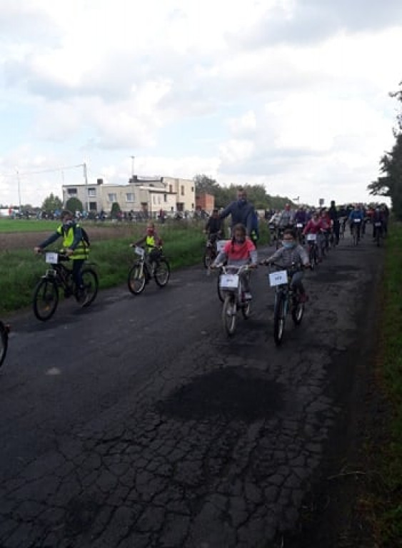 136 osób i 14 km na rowerach