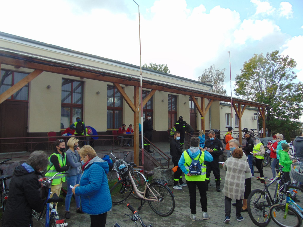 136 osób i 14 km na rowerach